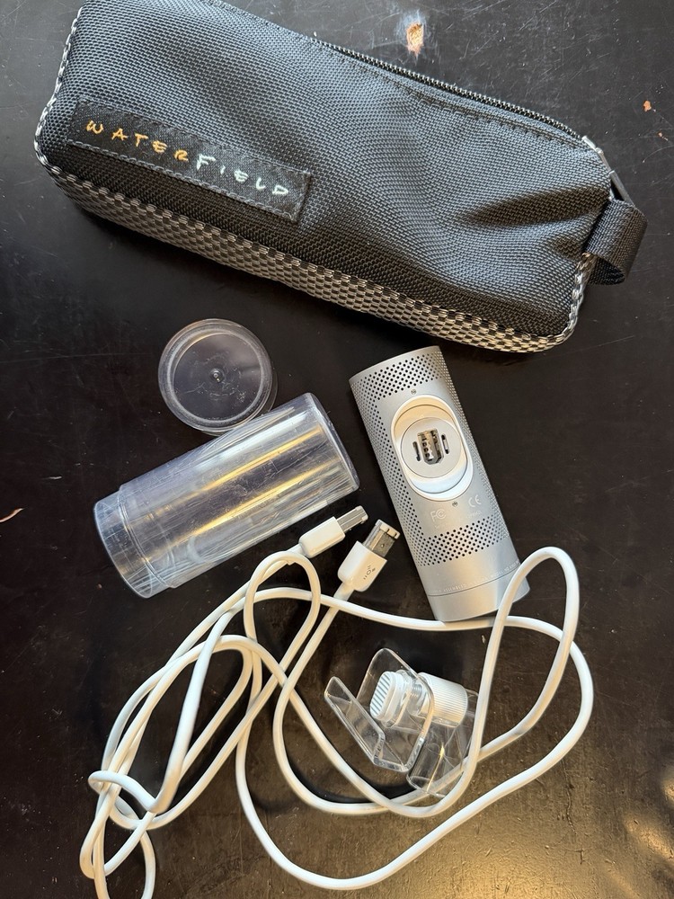 Apple iSight External FireWire Web Camera A1023, with Stand Cable Case - Works