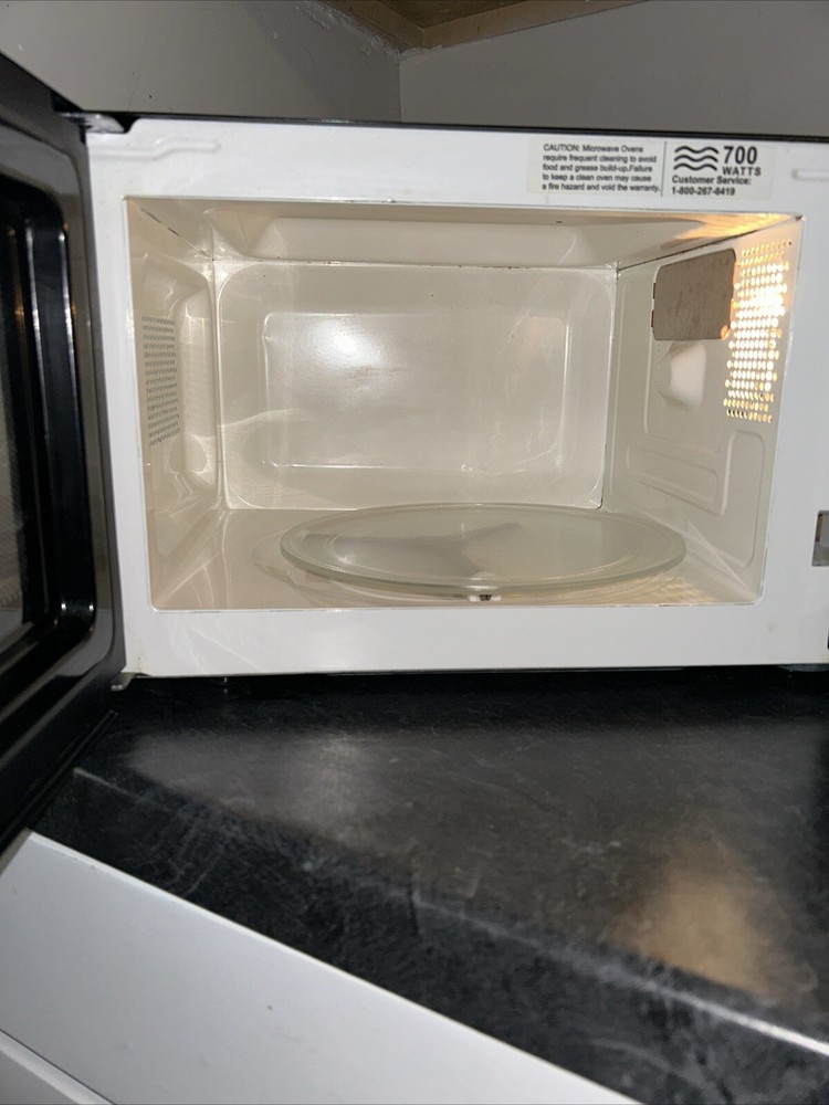 ProctorSilex 700 Watt Microwave