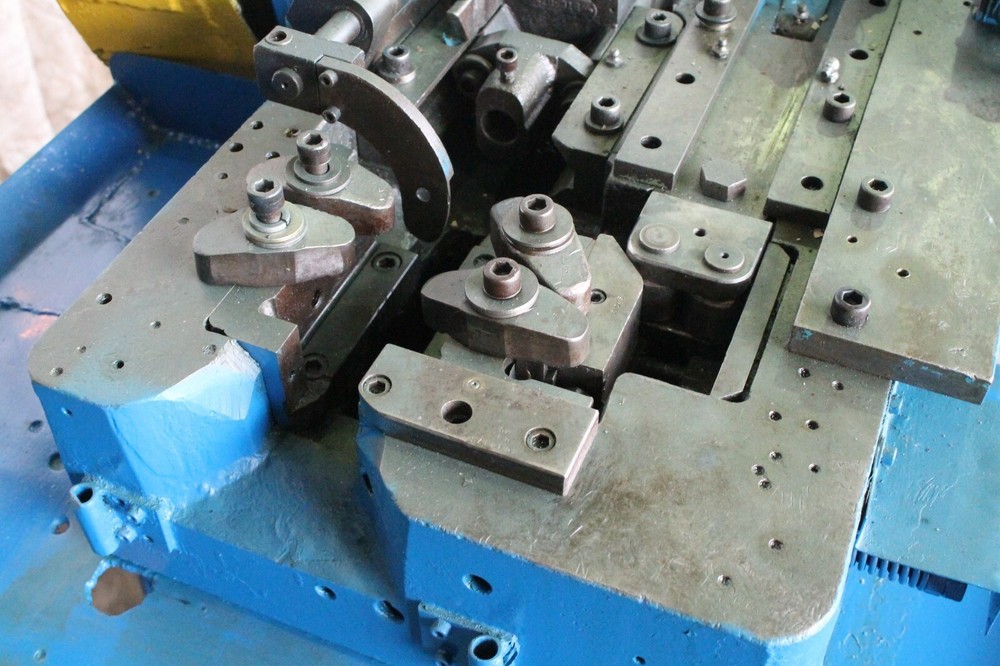 ROBERTS SINGLE STROKE END FORMING PRESS: YODER #55409