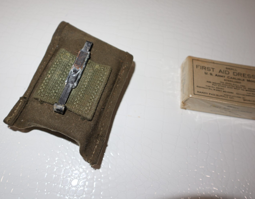 U.S. ARMY FIRST AID Compass Pouch & Dressing