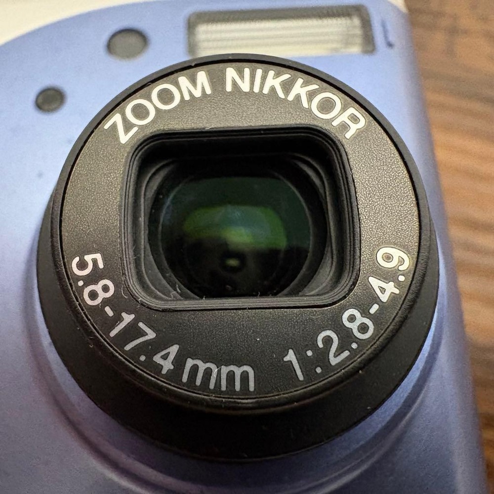 Nikon COOLPIX E2000 Compact Digital Camera Tested Zoom Flash AF Features
