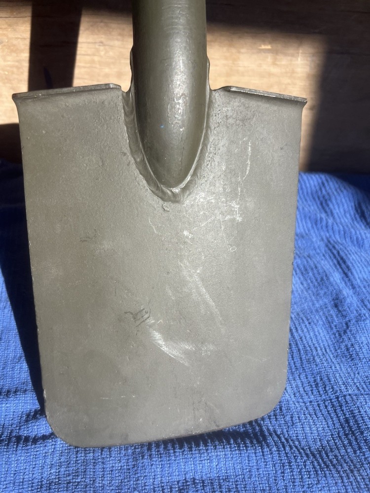 East GERMAN “ BAT “ entrenching tool / shovel - Handle Great !