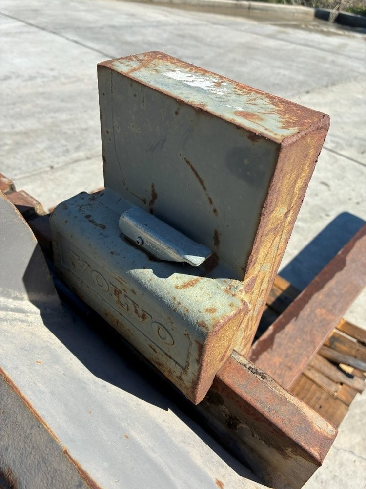 Volvo L70/L90 Loader Pallet Forks Quick coupler 72"