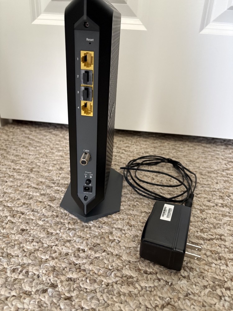NETGEAR Nighthawk CM1200 - 2 months old - Mint condition