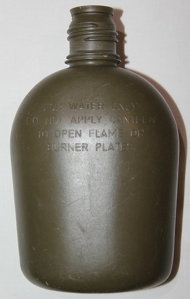 ORIGINAL MILITARY ONE QUART PLASTIC CANTEEN, 1980 DATED
