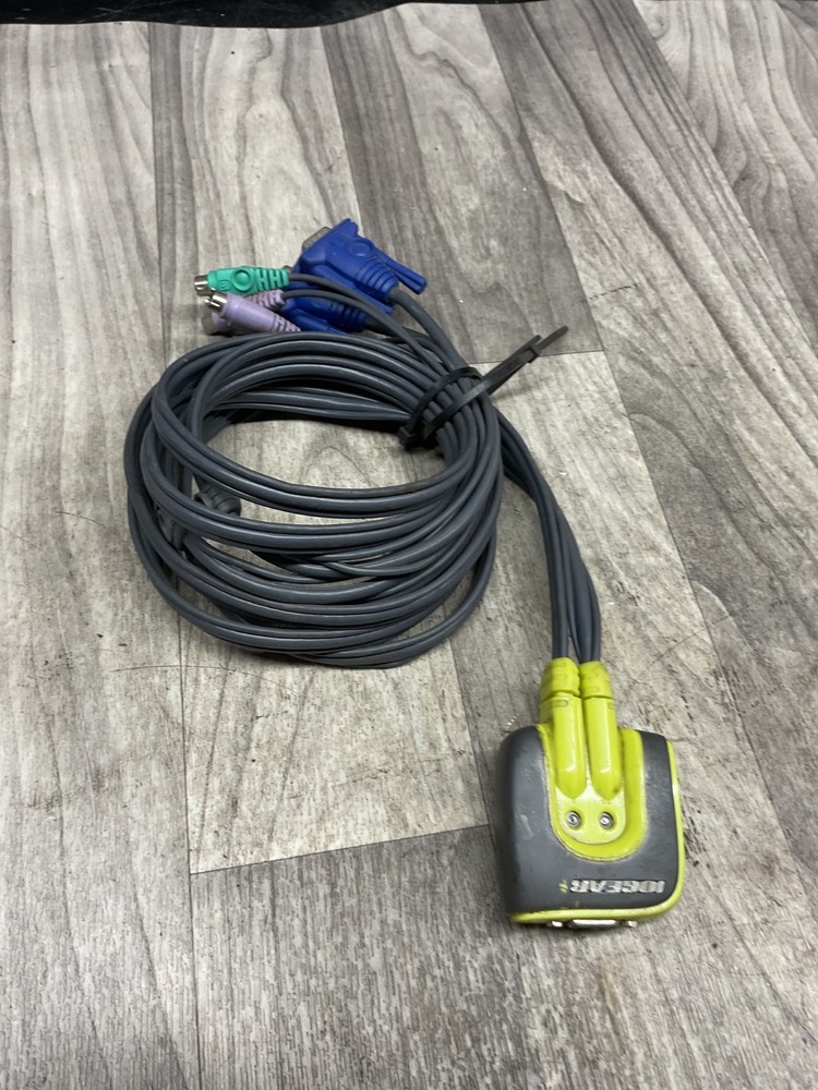 IOGEAR GCS62 Switch with Built-in Cables #4007B138PR3