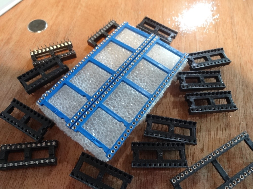 IC SOCKET LOT AS SHOWN. 15 PIECES