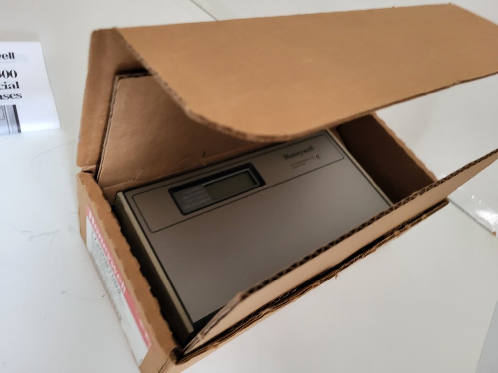 HOONEYWELL THERMOST PROGRAMABLE T7200B1004