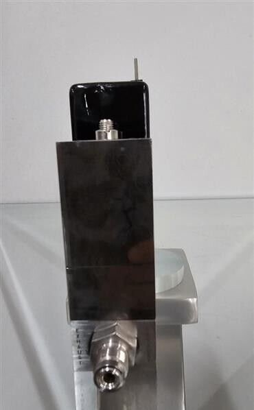 Unit Instruments UFC-1100A Mass Flow Controller,500 SCCM NH3