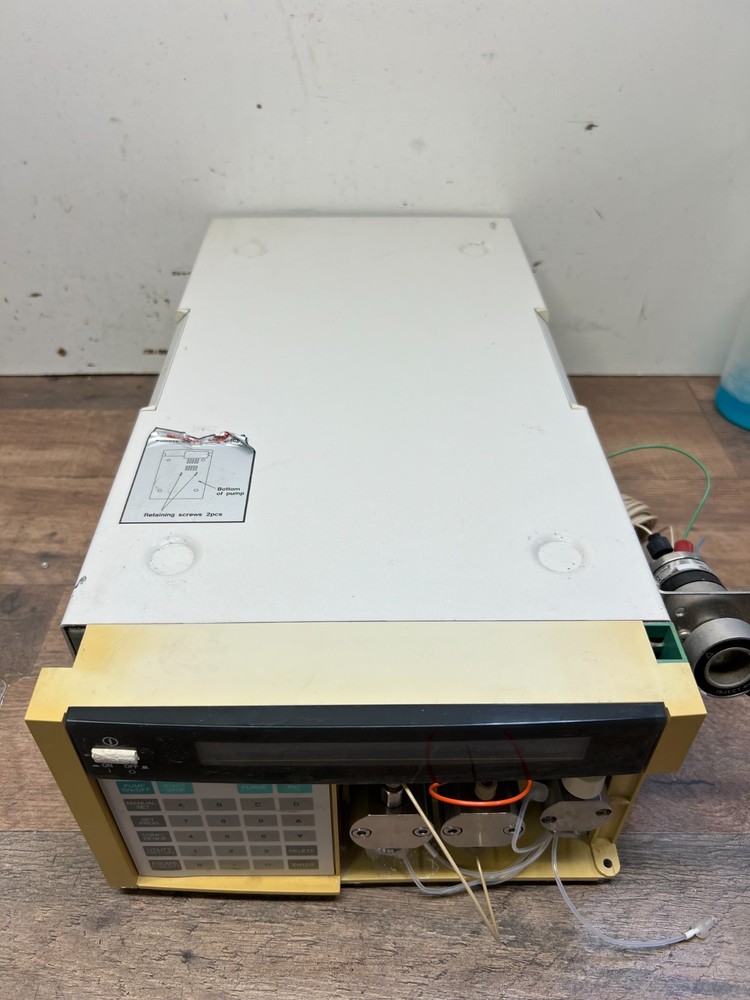 Hitachi L-7100 HPLC Pump