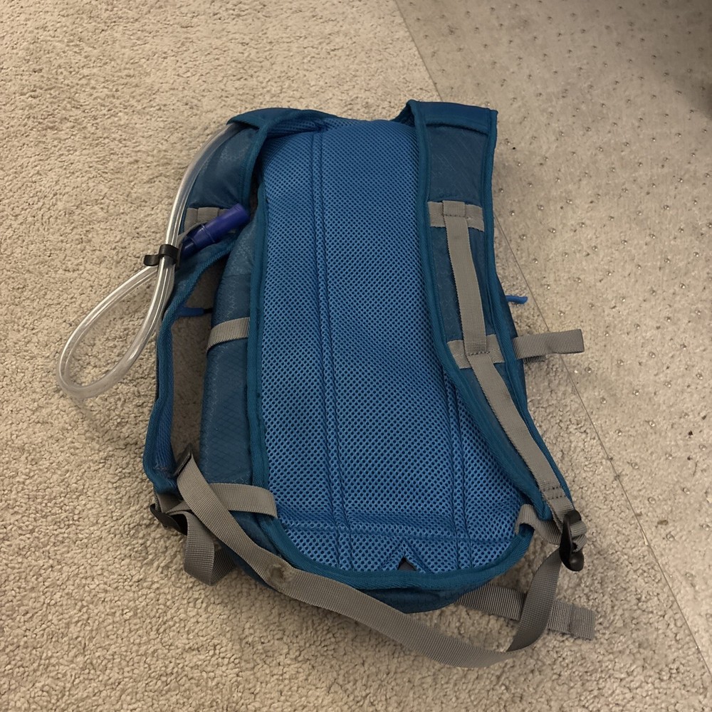 Bass Pro Shops Eclipse 1.5L Hydration Backpack Blue Reflective