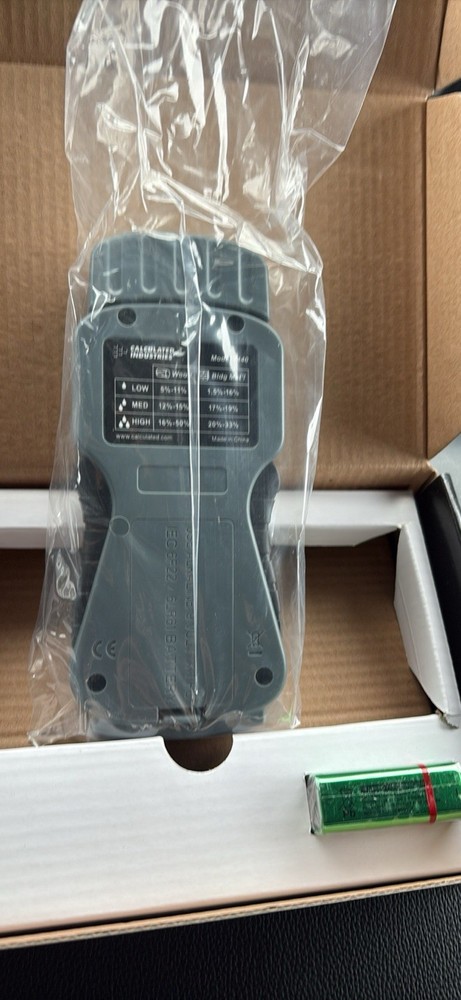 Calculated Industries AccuMASTER XT Moisture Meter Hold Function Battery Gray