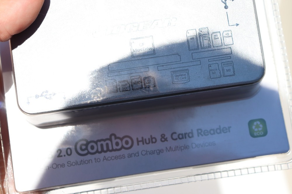 IOGear High Capacity Support SDHC / Micro SDHC 2.0 Combo Hub & Card Reader