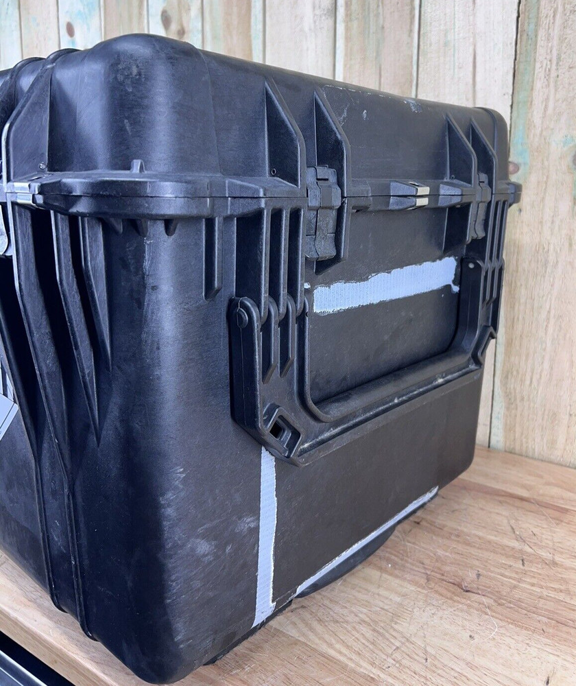 Pelican 1660 Protector Case Black Rolling Waterproof Good Condition AB Free Ship