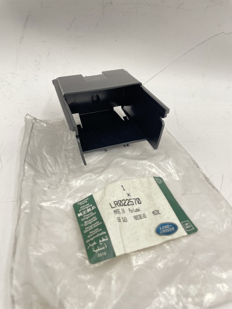 DISCOVERY III BRACKET INSTRUMENT PANEL LR022570