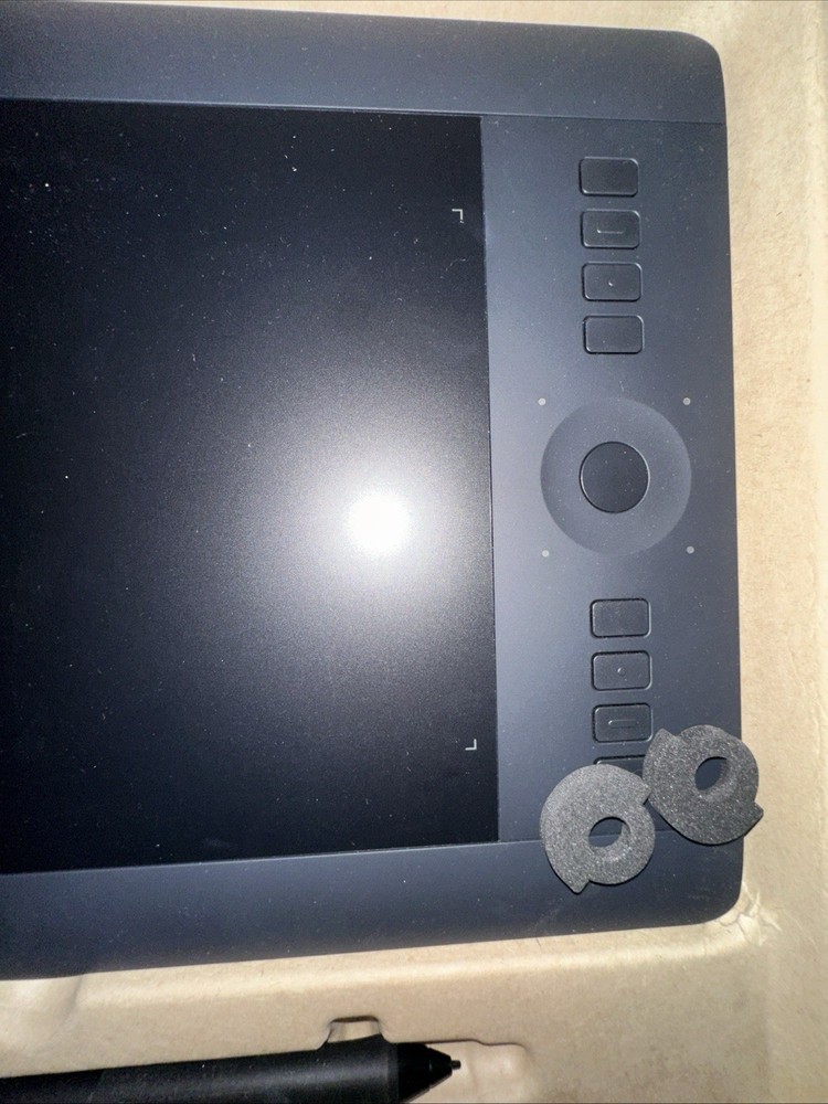 Wacom Intuos Pro Medium Digital Graphic Drawing Tablet - Black