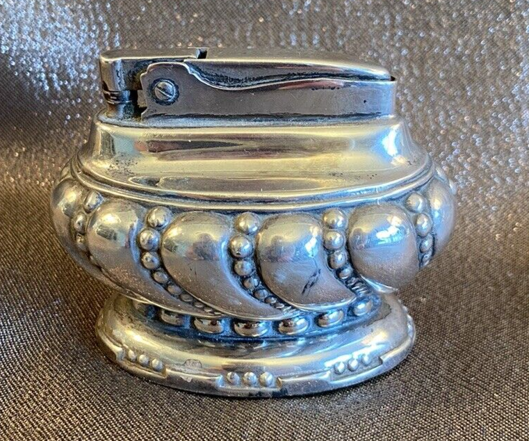 Vintage Ronson Waldorf Table Silver Plate Lighter