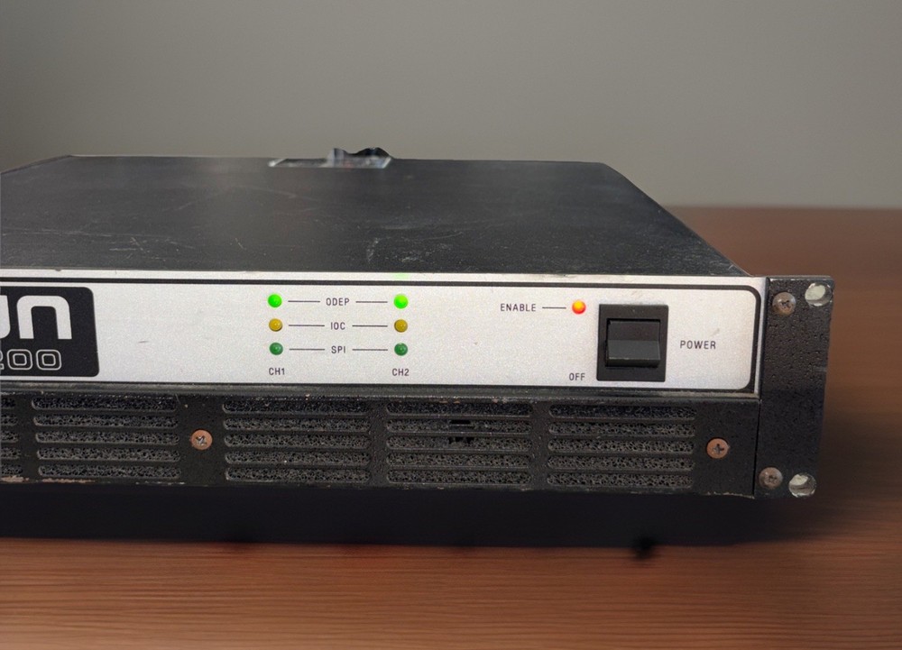 Crown Com-Tech 200 amplifier. Powers On Untested