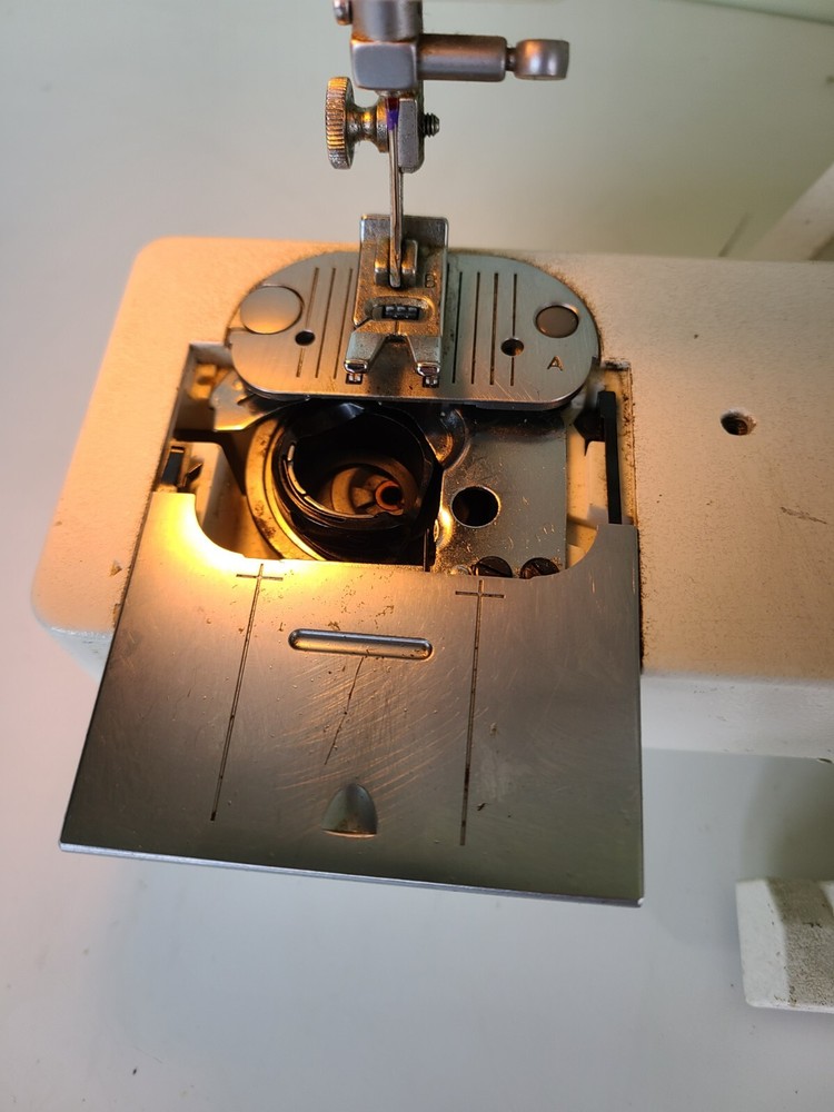 Limited Edition Singer 7033 Sewing Machine With Custom Presser Handle Control