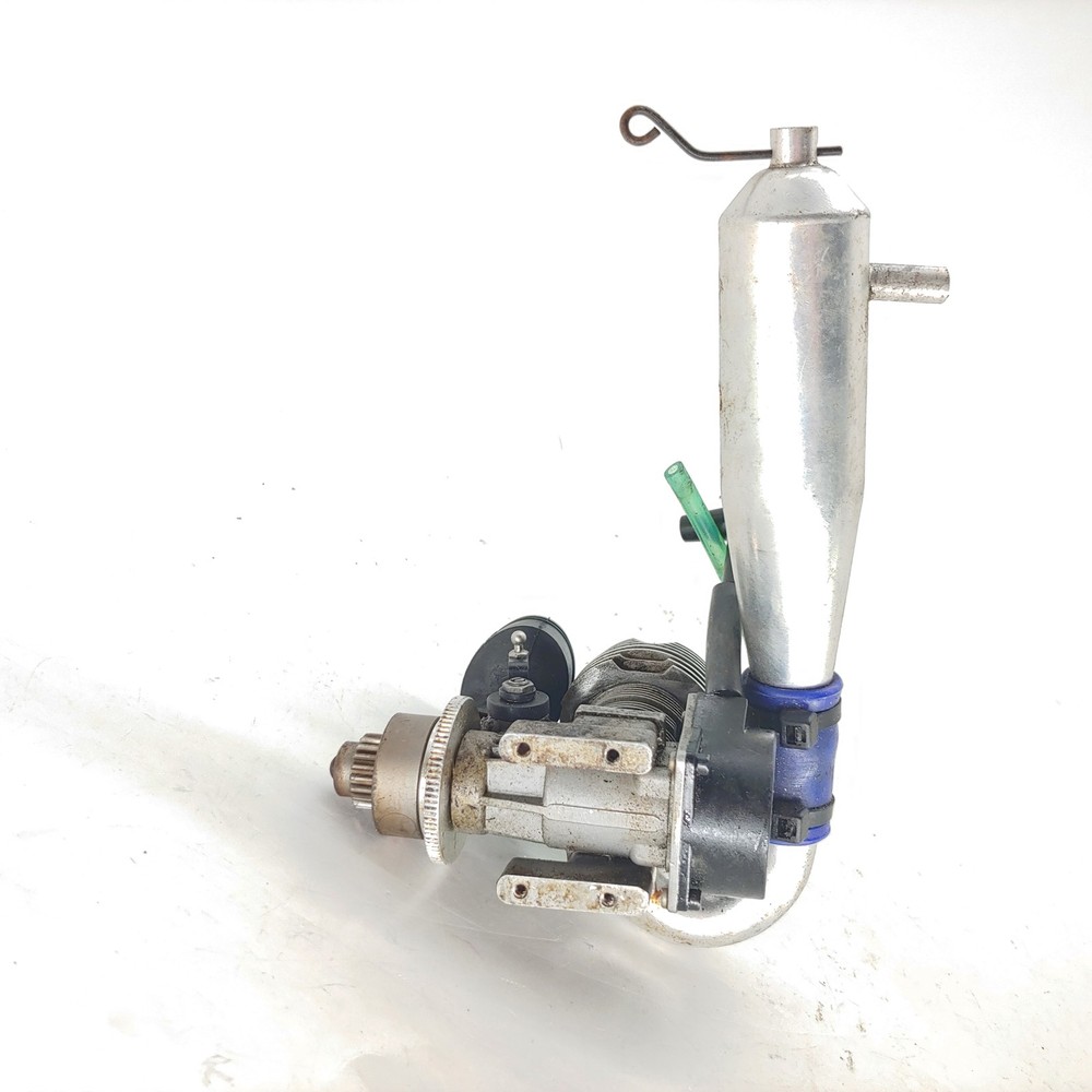 Vintage Team Associated .15 Nitro Engine w/ Pull-Start, Exaust Pipe, Mounts