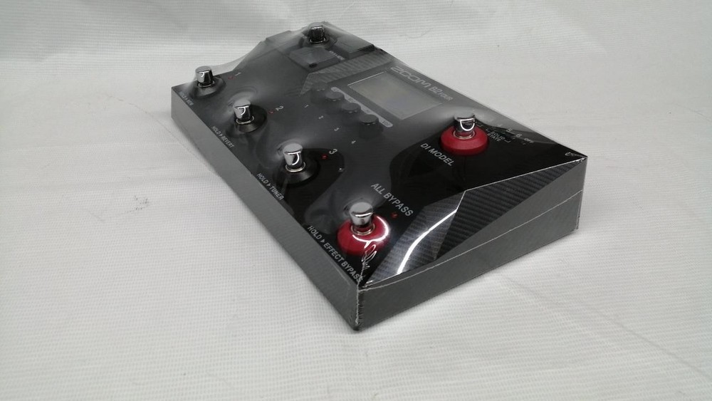 ZOOM B2 FOUR Multi Effects Processor for Bass