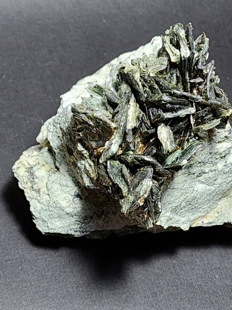 Clinochlore Fe Mineral Specimen