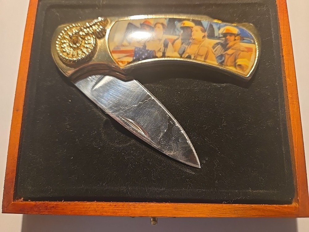Firefighters 9/11 Commemorative Knife