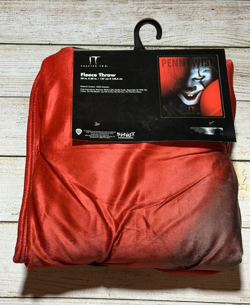 Stephen Kings IT Ch. 2 Pennywise Fleece Throw Blanket