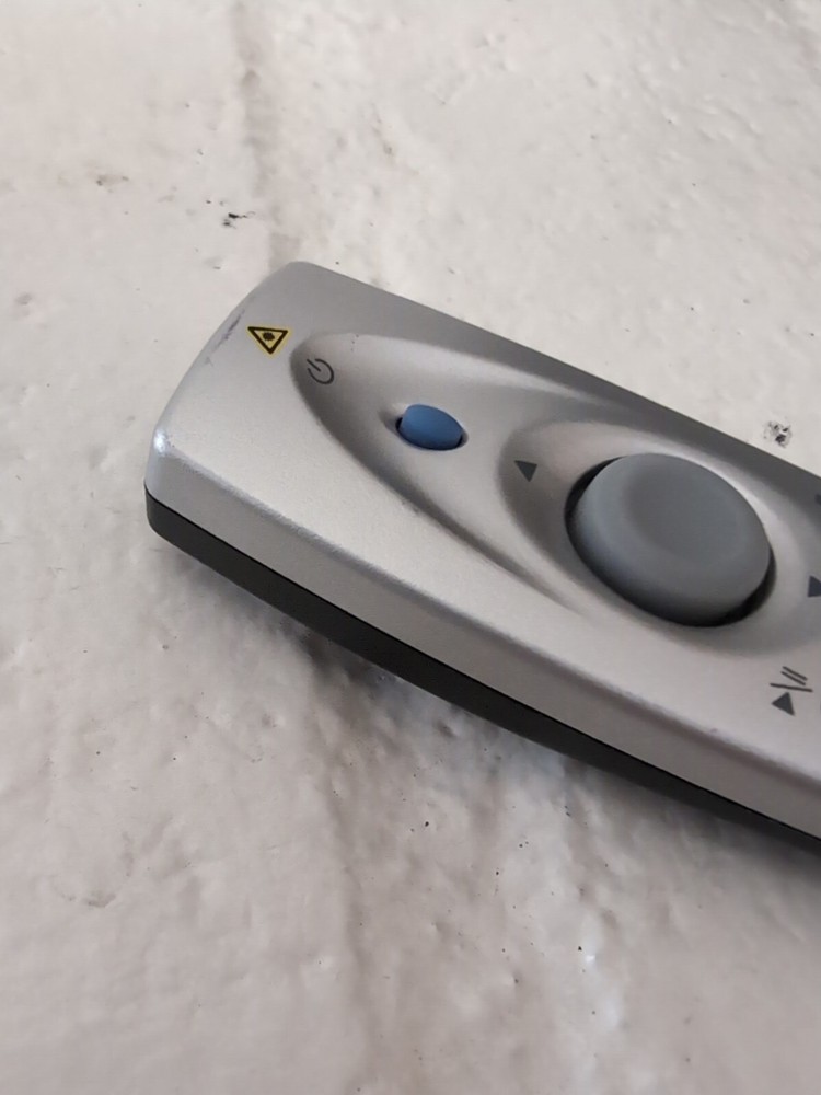 Keyspan TSAM-001 Universal Wireless Remote Control Mouse Laser Pointer Silver