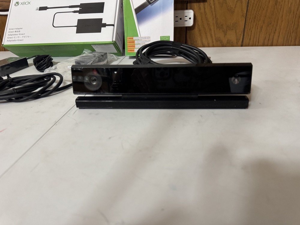Microsoft bundle Xbox One kinect Sensor Bar Model:1520 & Kinect Adapter Mo:1637