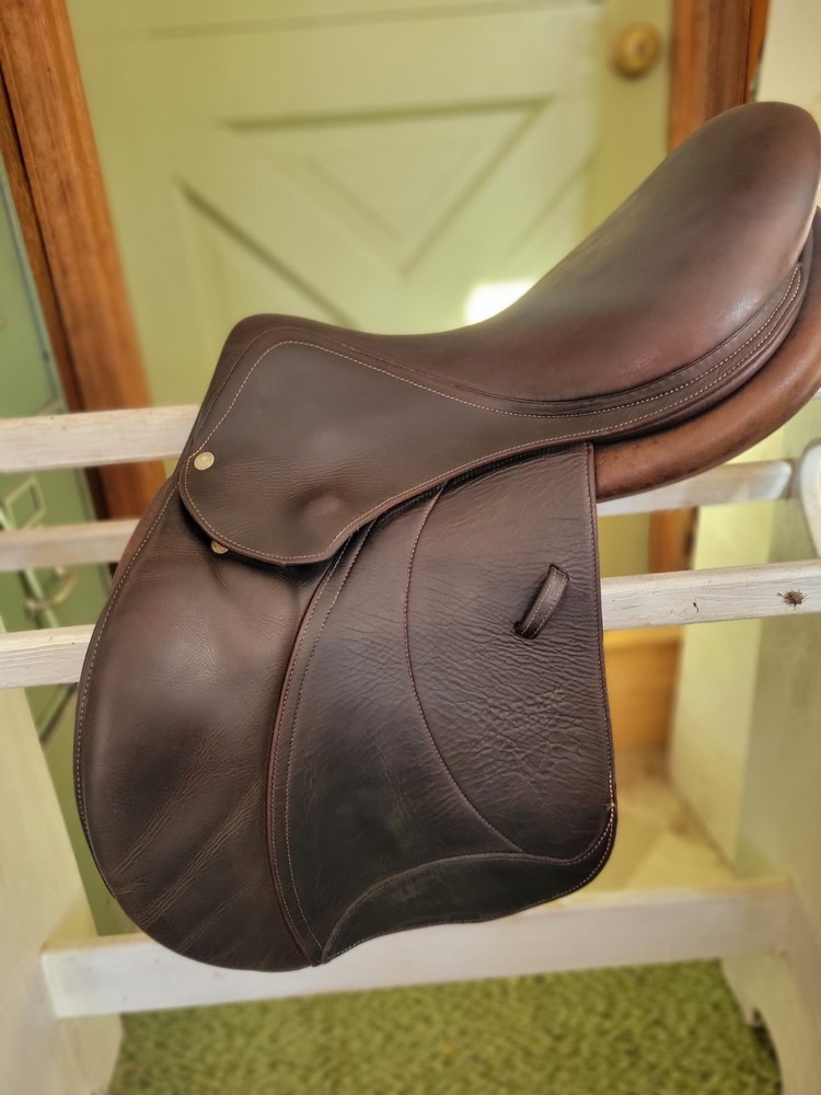 Voltaire Palm Beach 2012 Model  17"  FIN Panels Regular Tree Jump Saddle