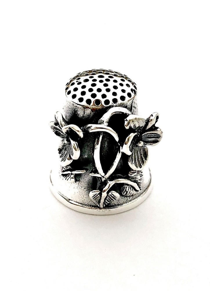 Solid 925 Sterling Silver Sewing Thimble, Flower Daisy Motif on It