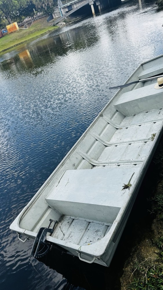 canuo with paddle