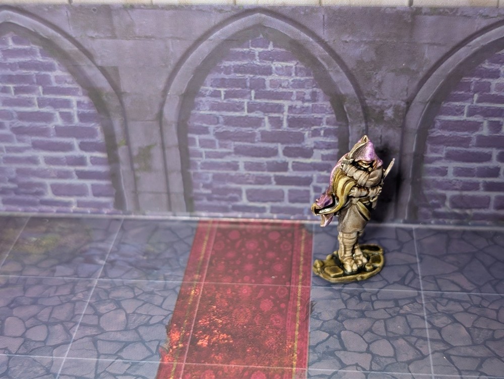 Well painted rogue with daggers d&d miniature