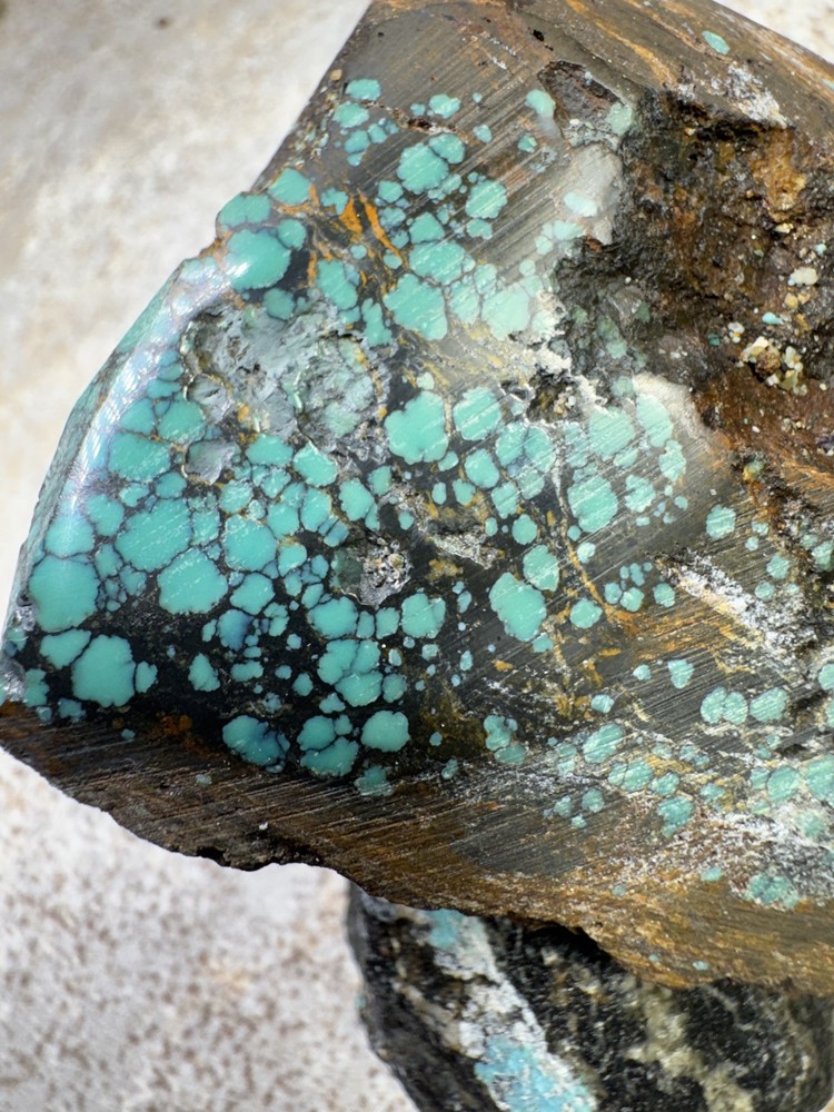 Stabilized hubei turquoise rough