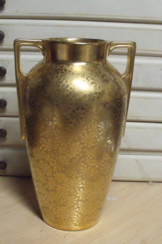 GORGEOUS EDGERTON CZECHOSLOVAKIA 8" DAISY PATTERN GILT VASE