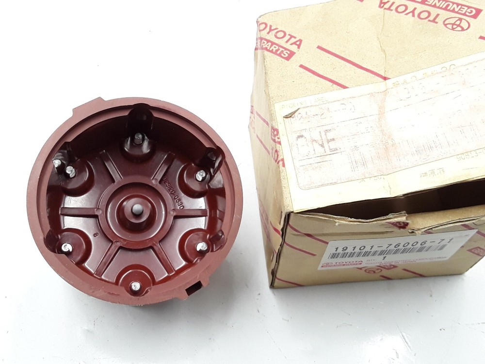 Toyota 19101-76006-71 Distributor Cap