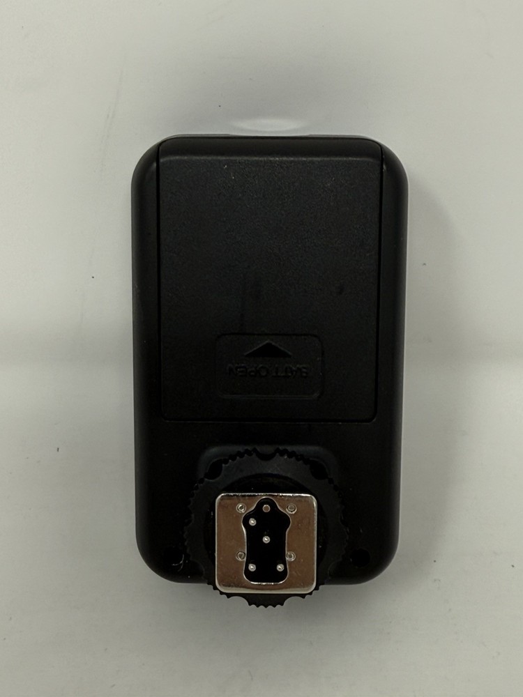 YONGNUO Digital Wireless Flash Trigger Transceivers x3 + Flash Controller