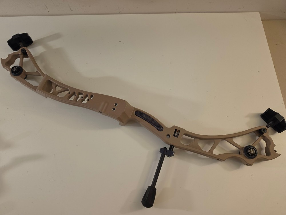 Martin Axxon 36 Riser.....Compound Bow.....Archery....Right Hand