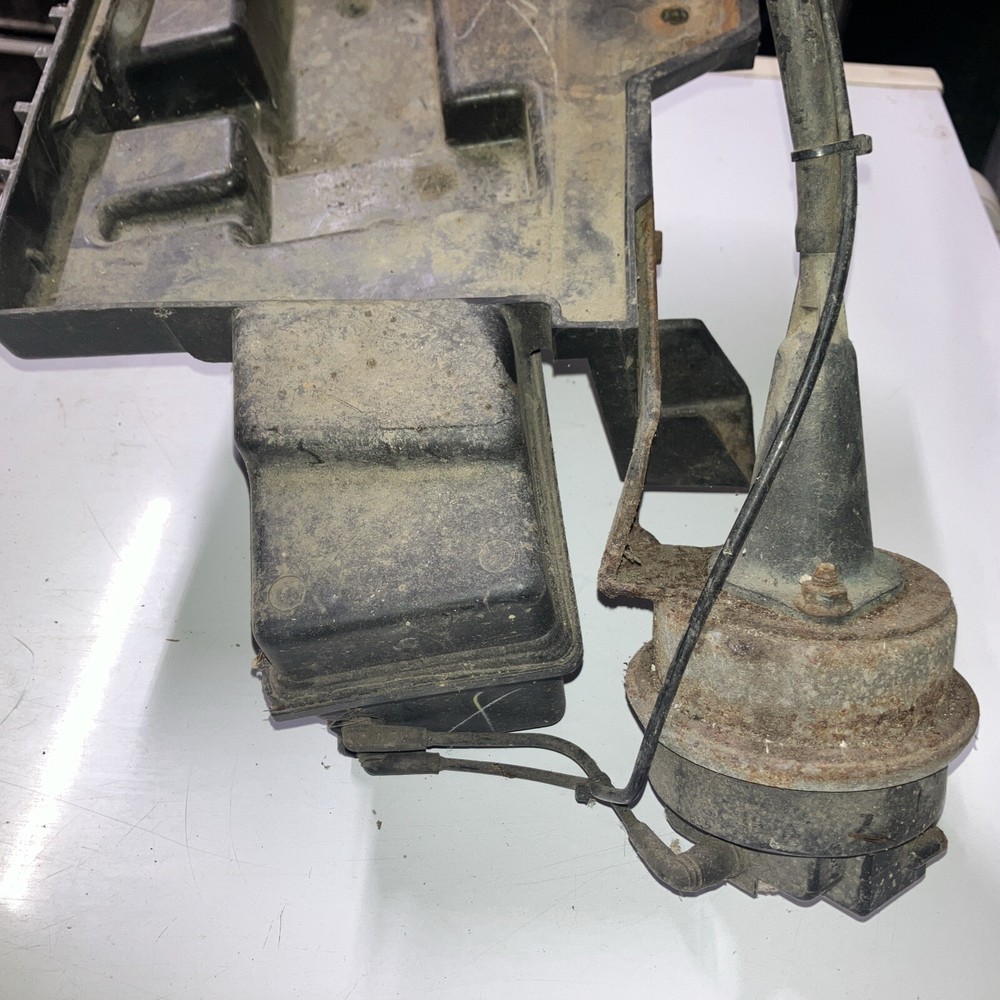 1996 - 2000 Caravan Battery Tray Vacuum Tank