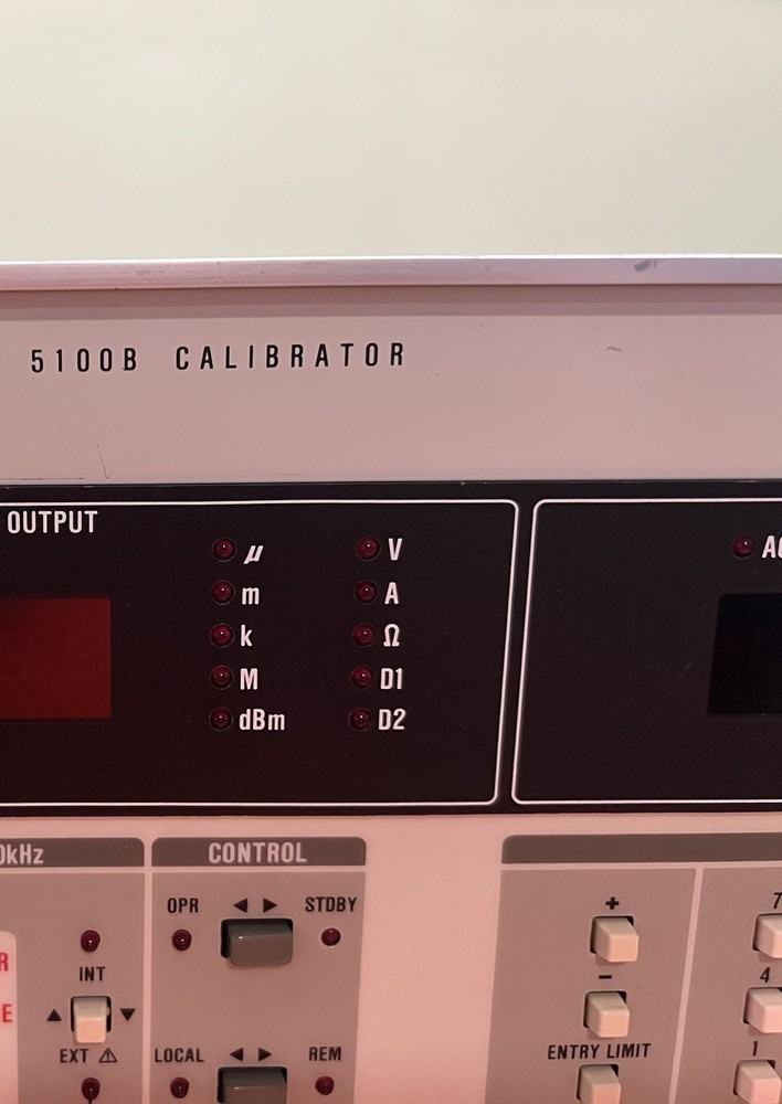 Fluke 5100B Calibrator Option 03 Wideband