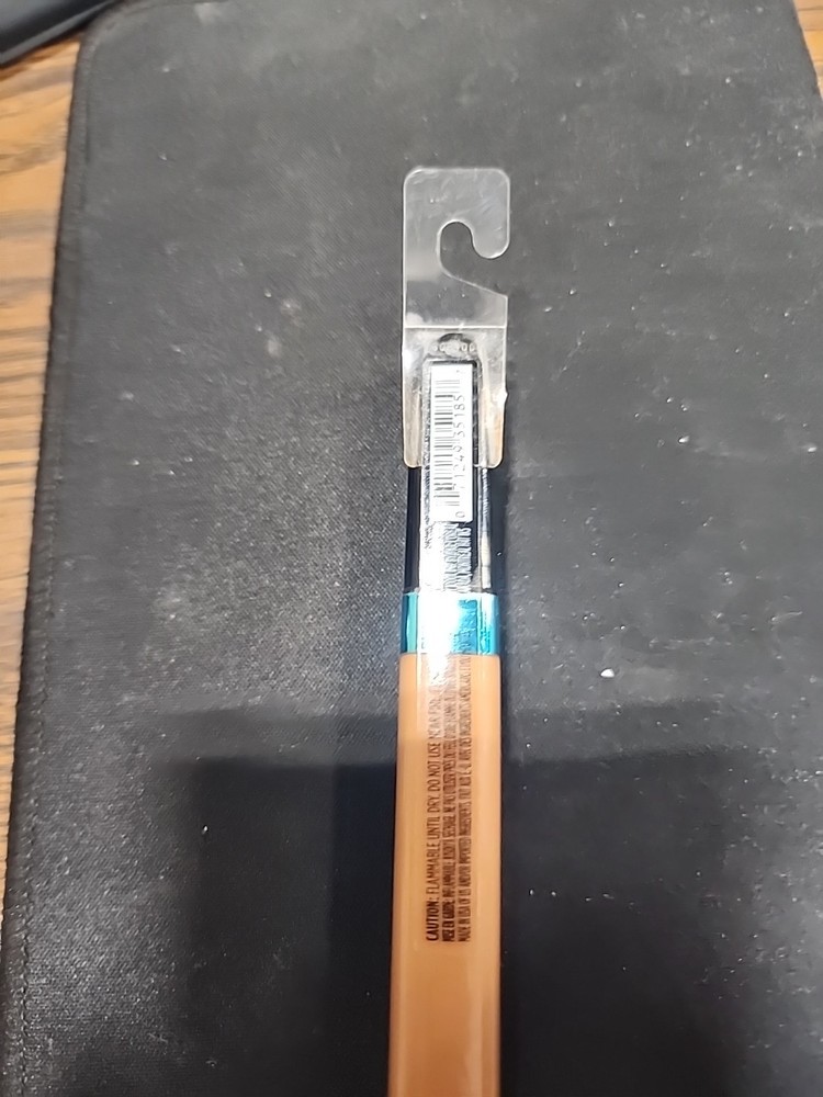 Loreal Infallible Pro-Glow Concealer. #80 cocoa