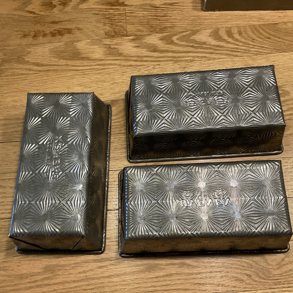OVENEX Silver Metal Rectangle Loaf Pan Three-Piece Set with Patterned Design