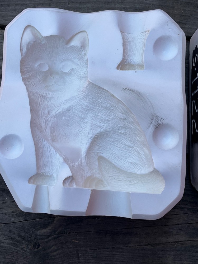 VINTAGE SCIOTO CERAMIC MOLD #S-1122 SITTING KITTEN