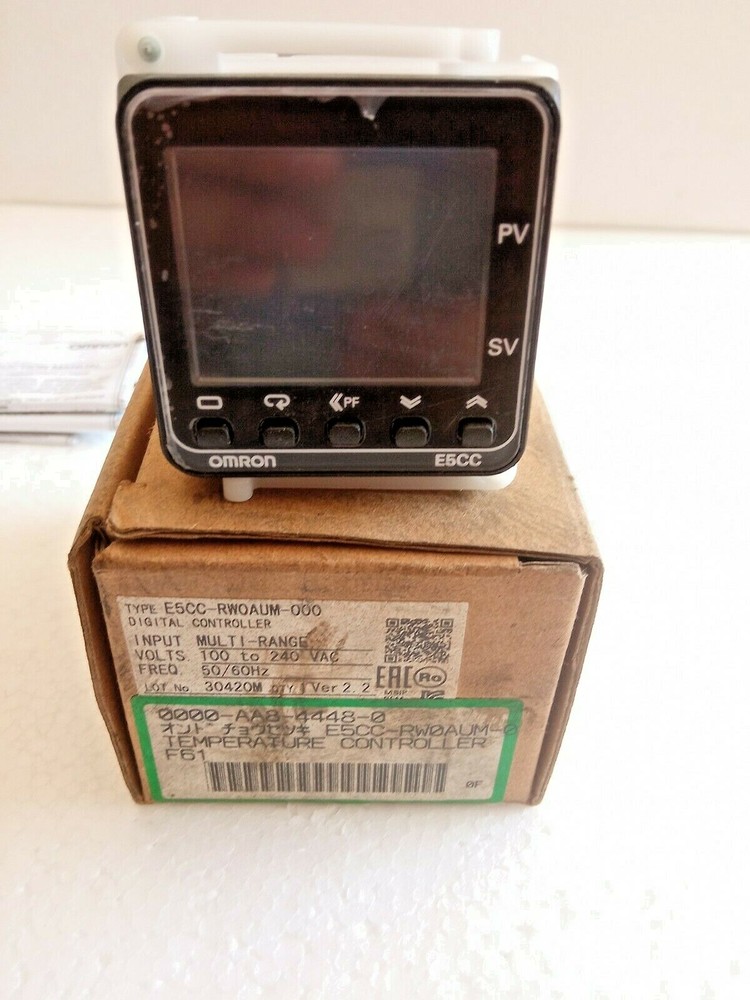 OMRON TYPE E5CC-RWOAUM-000 DIGITAL TEMPERATURE CONTROLLER NEW