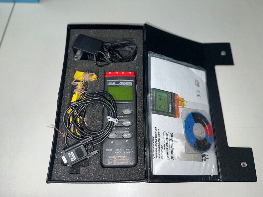 Omega Data Logger Model HH309 Thermometer in Suitcase