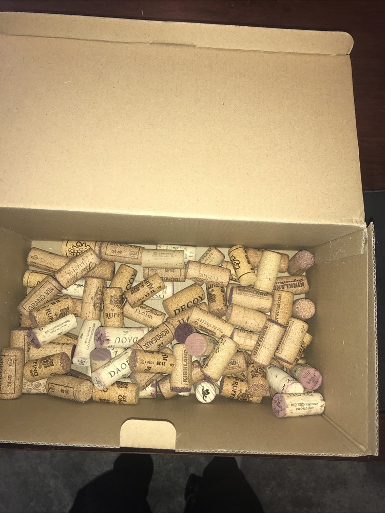 Assortment of 100 used wine  corks. Great for craft projects