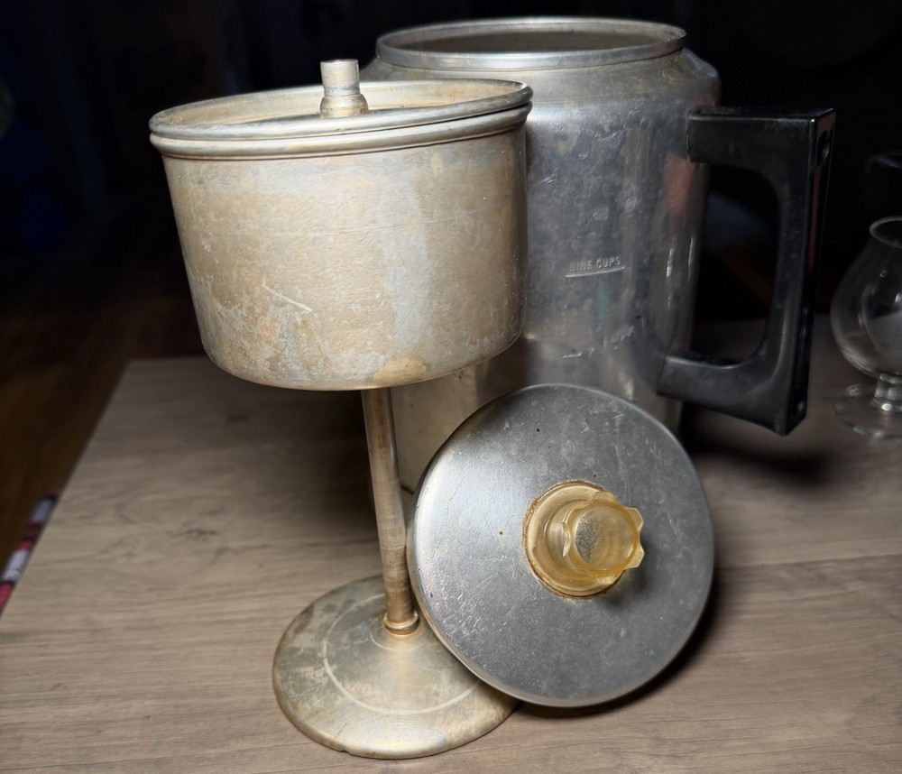Vintage 9 Cup Comet Aluminum Coffee Percolator. (3/2)