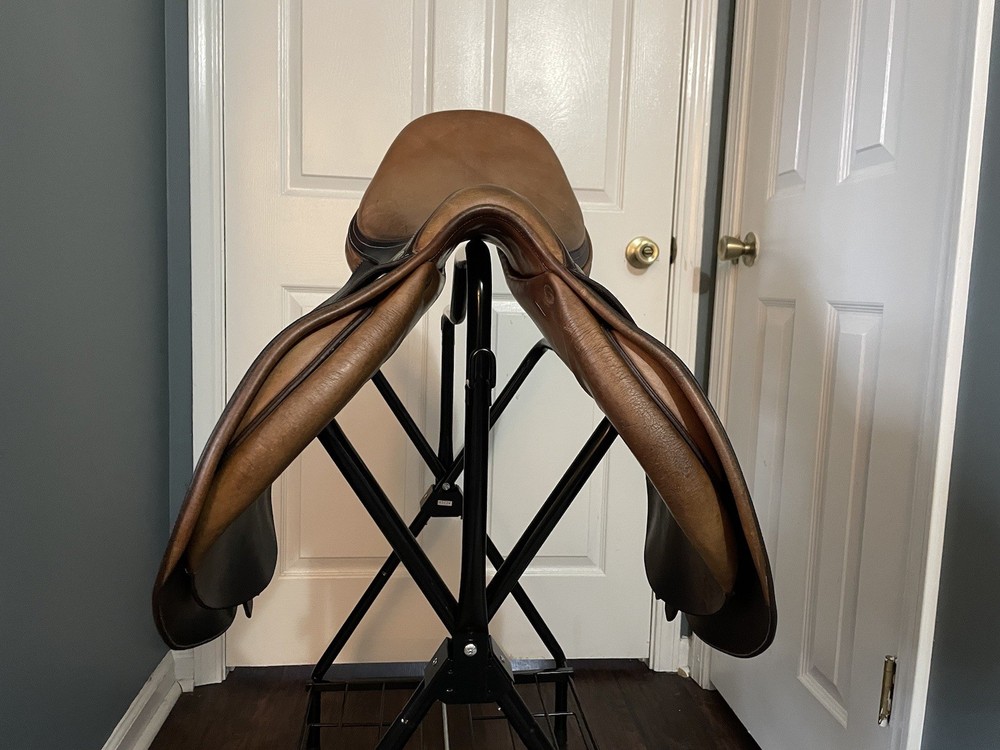Butet Close Contact Saddle 17” - Needs Some TLC
