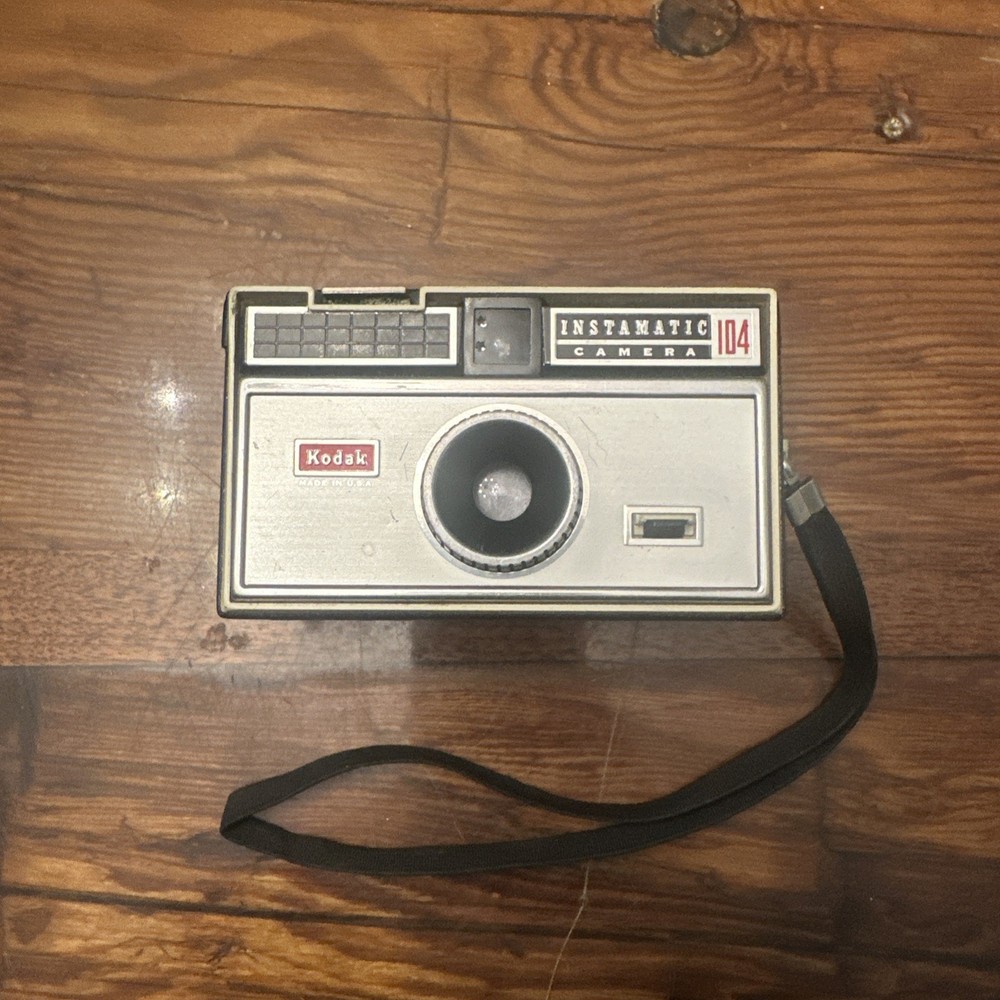 Kodak Instamatic 104 Film Camera – Vintage – Untested